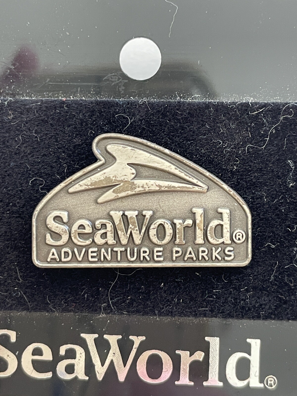 Sea World Adventure Parks Pin On Card Vintage Silver Tone Pin AS IS