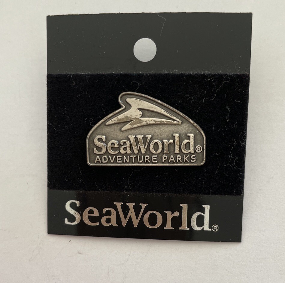 Sea World Adventure Parks Pin On Card Vintage Silver Tone Pin AS IS - Image 2