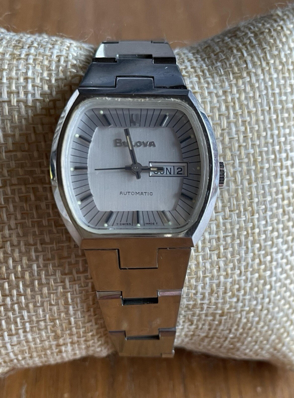 Bulova Automatic Wristwatch W/Date Vintage Watch For Parts Or Repair Not Working