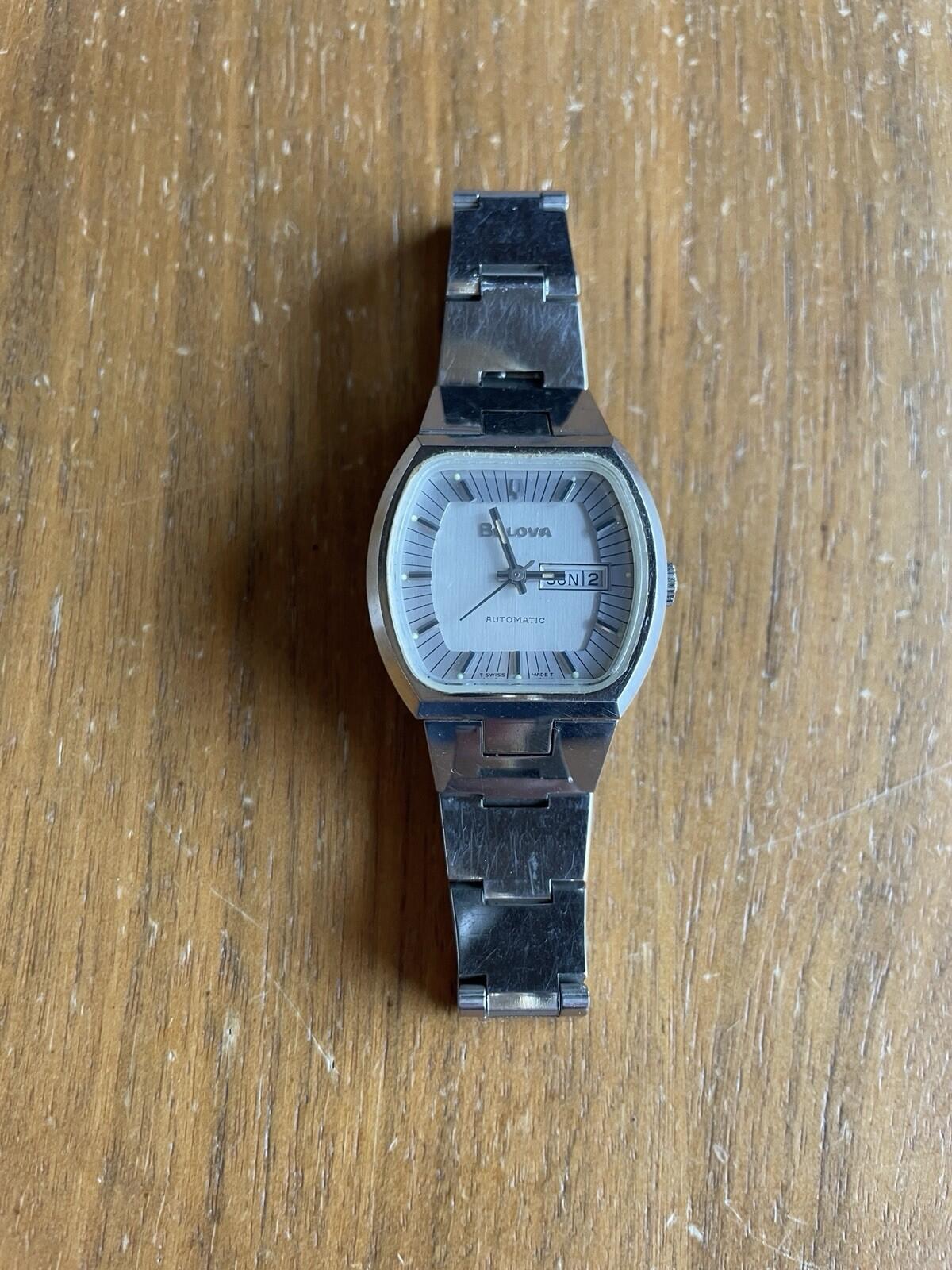 Bulova Automatic Wristwatch W/Date Vintage Watch For Parts Or Repair Not Working - Image 2