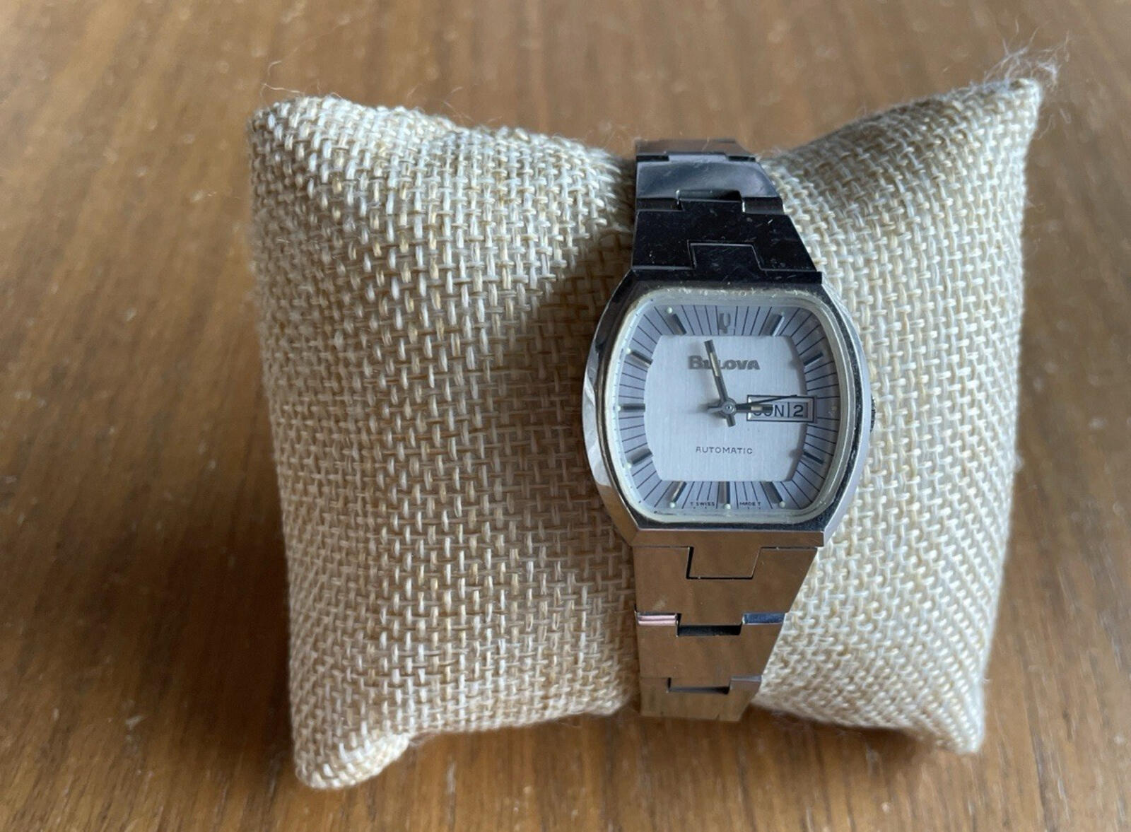 Bulova Automatic Wristwatch W/Date Vintage Watch For Parts Or Repair Not Working - Image 7