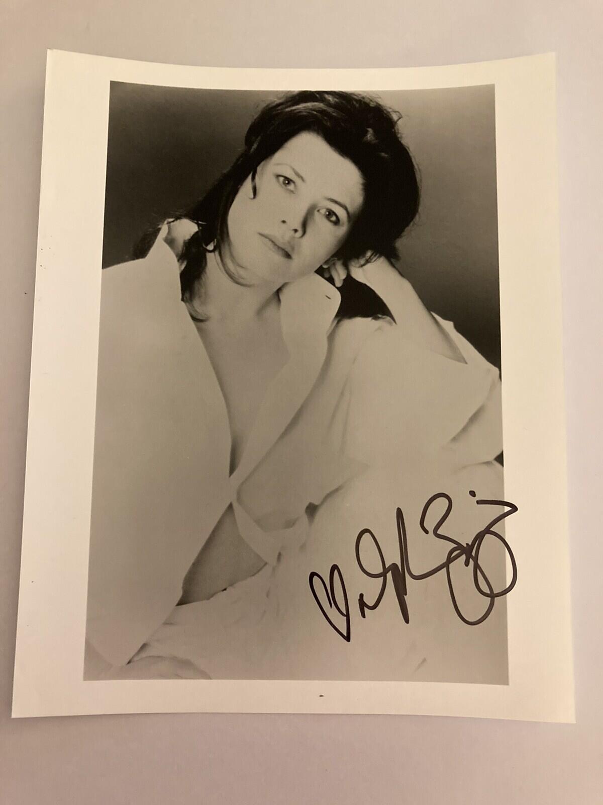 Daphne Zuniga Photo 8 x 10 Photograph Autographed By Daphne Zuniga Movie Actress
