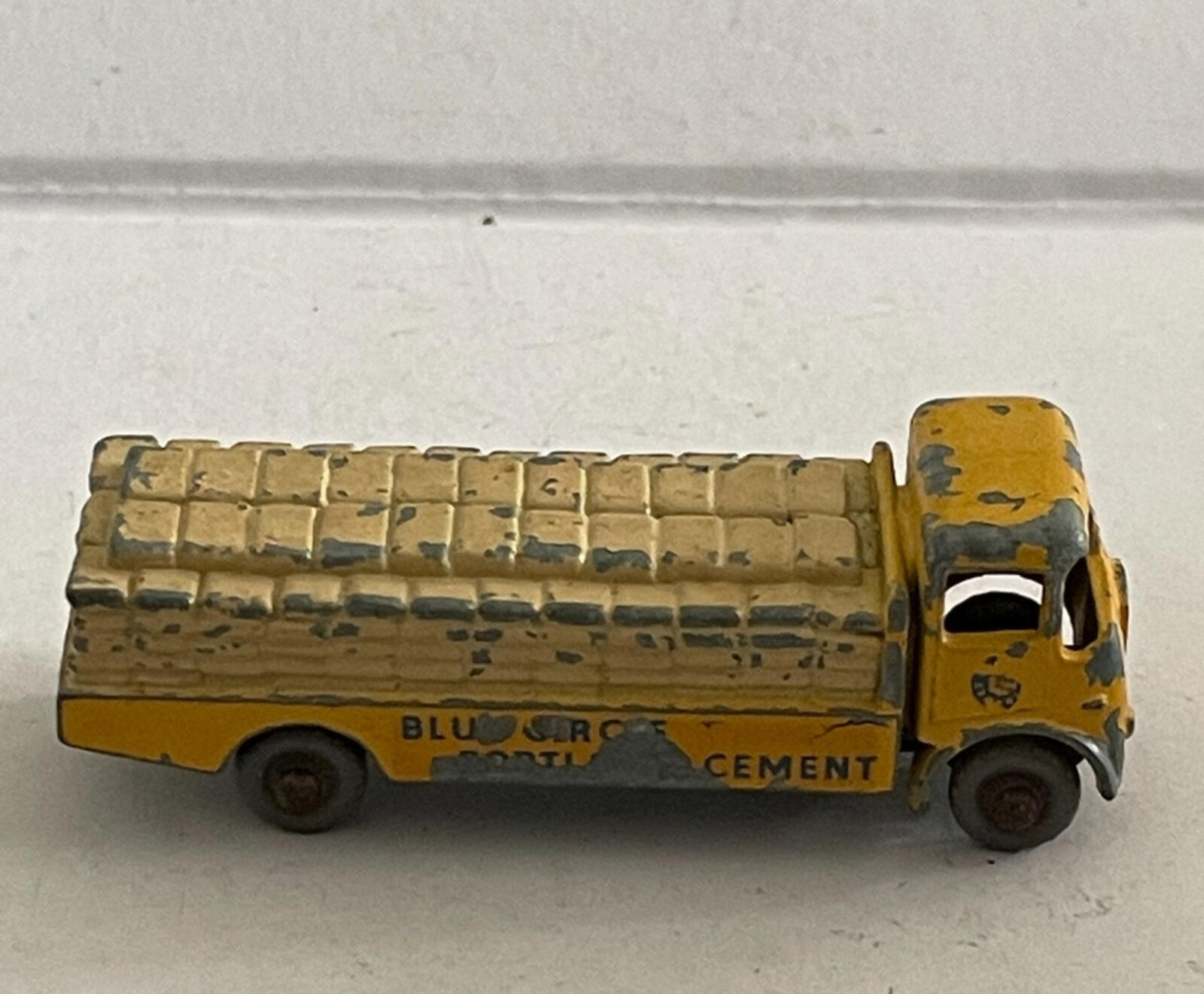 Lesney Matchbox Albion Chieftan Yellow Truck #51 Diecast Car