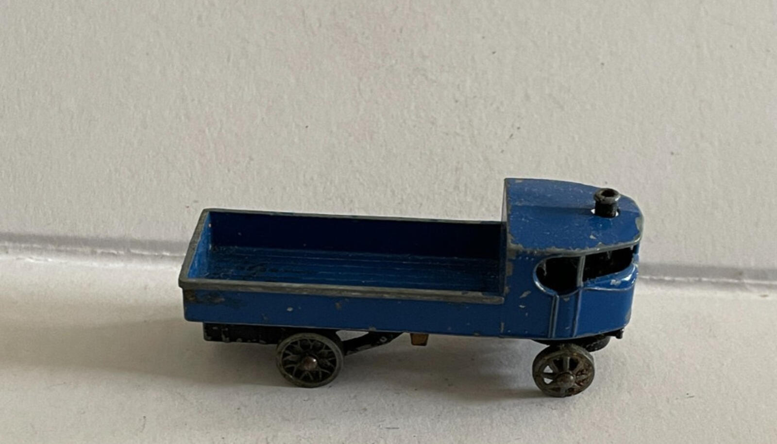 Lesney Matchbox Sand & Gravel Supplies Blue Truck #4 Diecast Car