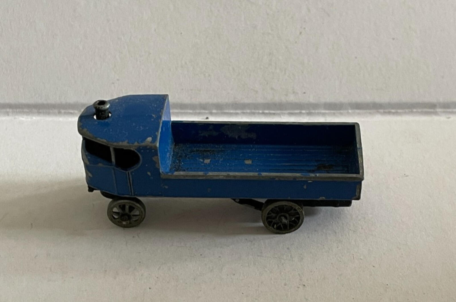 Lesney Matchbox Sand & Gravel Supplies Blue Truck #4 Diecast Car - Image 3