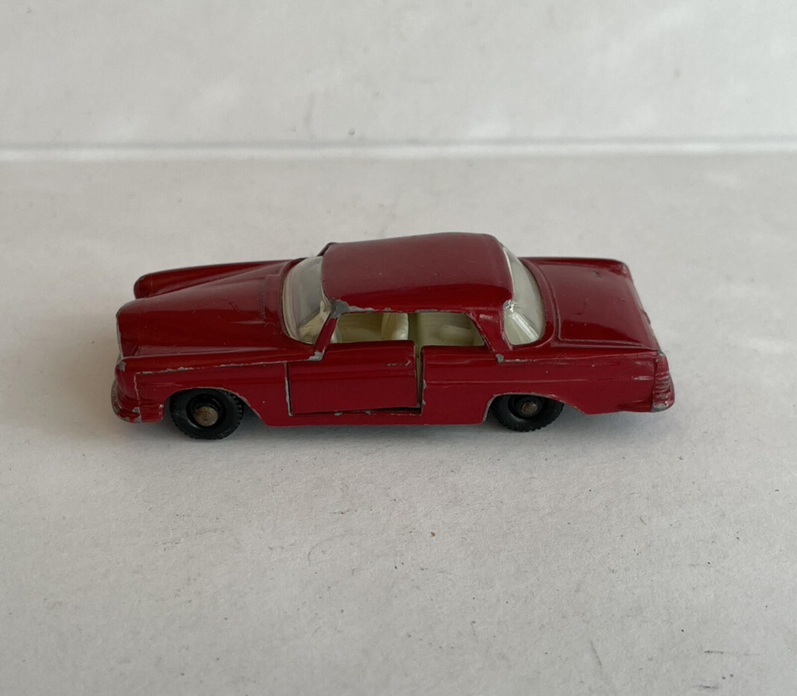 Matchbox Lesney No 53 Mercedes-Benz 220 SE Diecast Car Cherry Red Vintage - Image 3