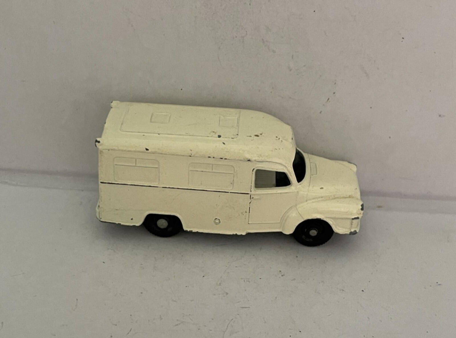 Matchbox Lesney White Lomas Ambulance Truck #14 Diecast Car Vintage Truck - Image 3