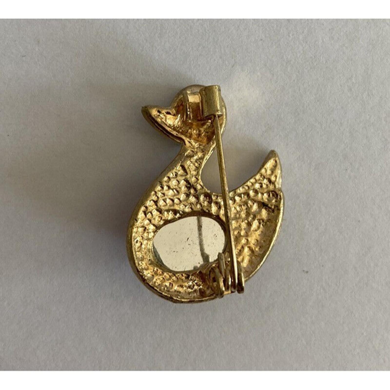 Jelly Belly Red Swan Brooch Pin - Image 2