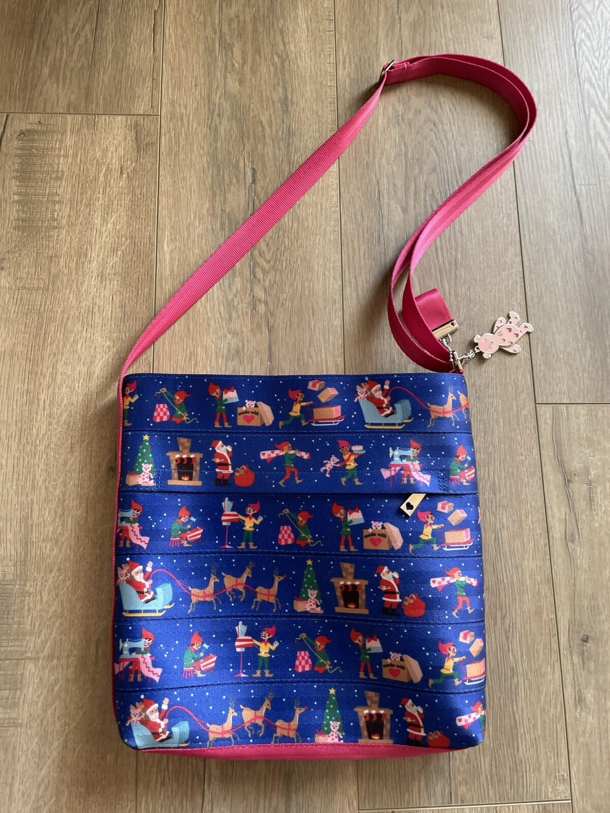 Harveys Christmas Workshop Purse Handbag Tote Santa Claus Elves Teddy Bear 2020 - Image 6