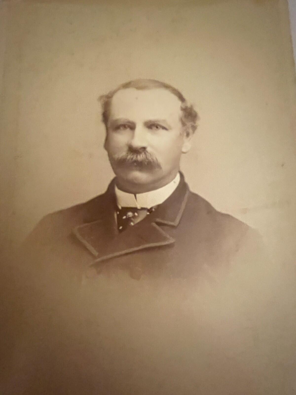 Man's Portrait Photo Cabinet Card Fredricks Knickerbocker Family Portrait - Image 3