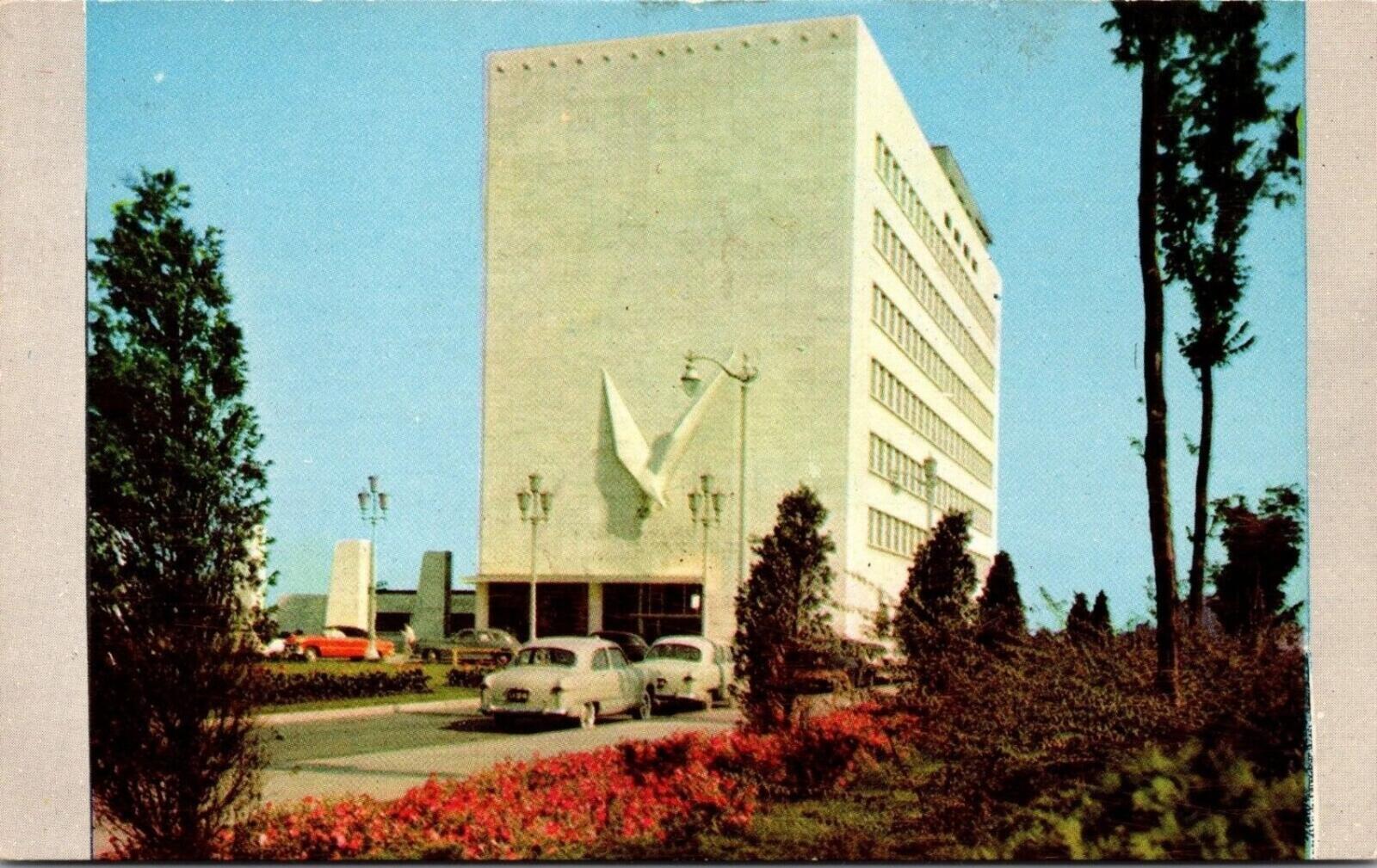 Veteran's Memorial Building Detroit Michigan Postcard Unposted Hiawatha Co